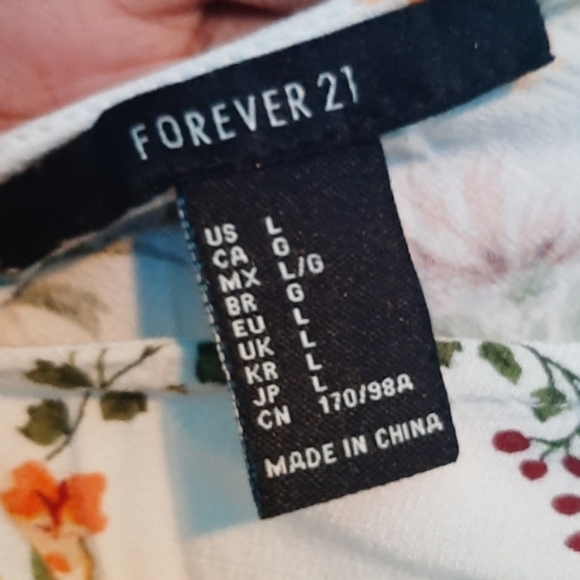 Forever 21 Flower top with bell sleeves - Picture 3 of 4